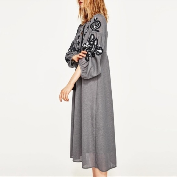 ❤️ Zara Grey Midi Embroidered Peasant Dress - Picture 2 of 8
